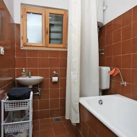 Seaside Holiday House Splitska, Brac - 5668 * Postira